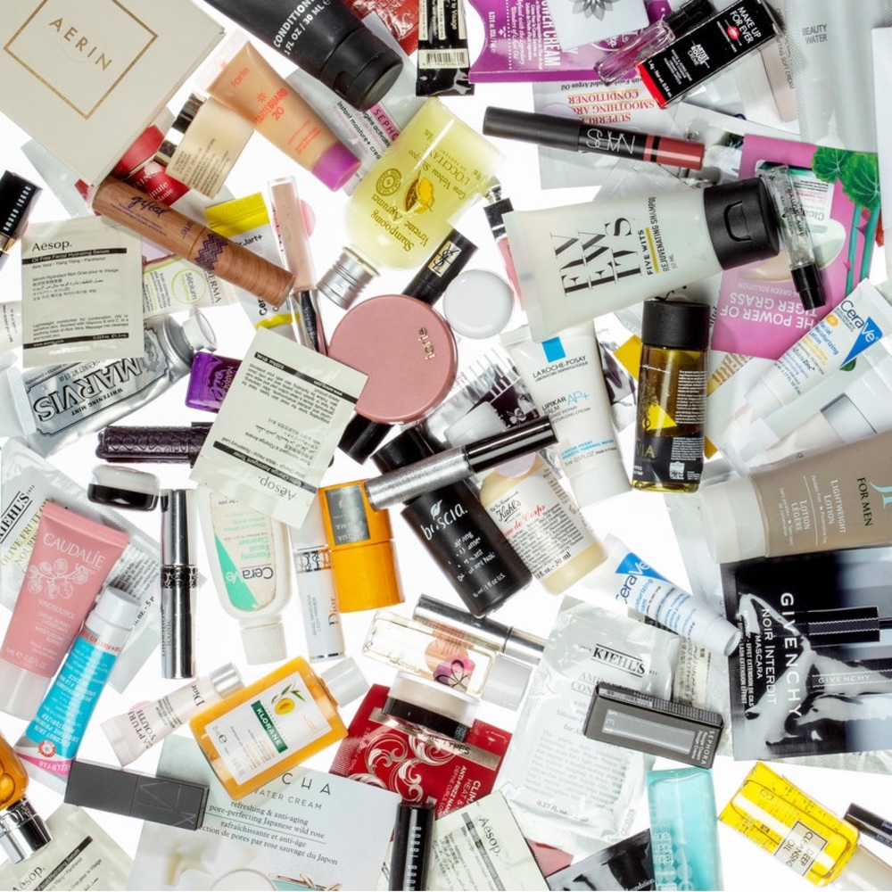 Lot of 20 Random Beauty Samples and a Make Up Bag